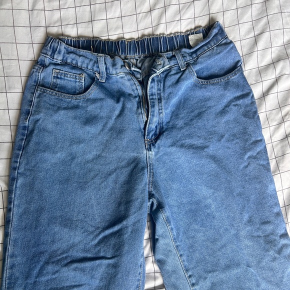 💫medium washed
💫size 0XL
💫straight legged
💫mid- high waisted - Picture 4 of 4